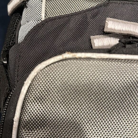 NWT-SONY CAMERA CASE - Picture 7 of 7